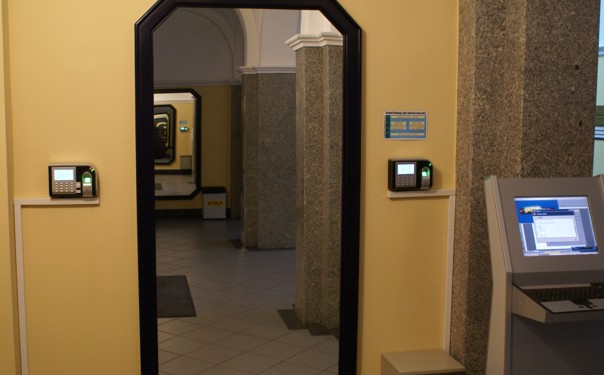 dwustronna rejestracja czasu pracy wykonana w urzędzie w oparciu o czytniki biometryczne