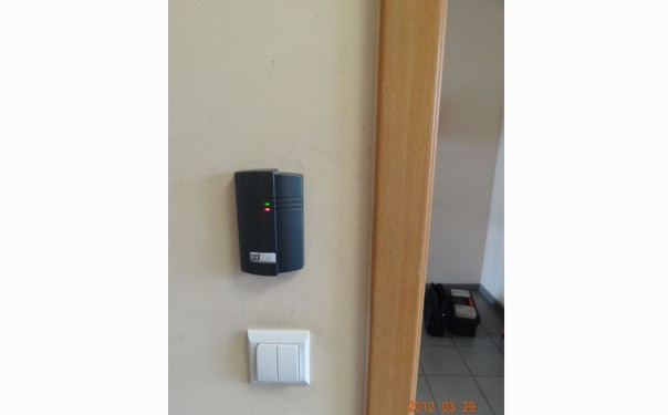 przykład kontroli dostępu do biura